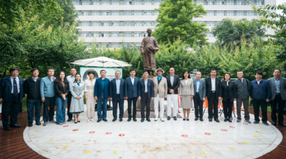 西北高等教育奠基人、中国现代医学先驱徐诵明雕像在乐投网页版落成 西北高等教育奠基人、中国现代医学先驱徐诵明雕像在乐投网页版落成