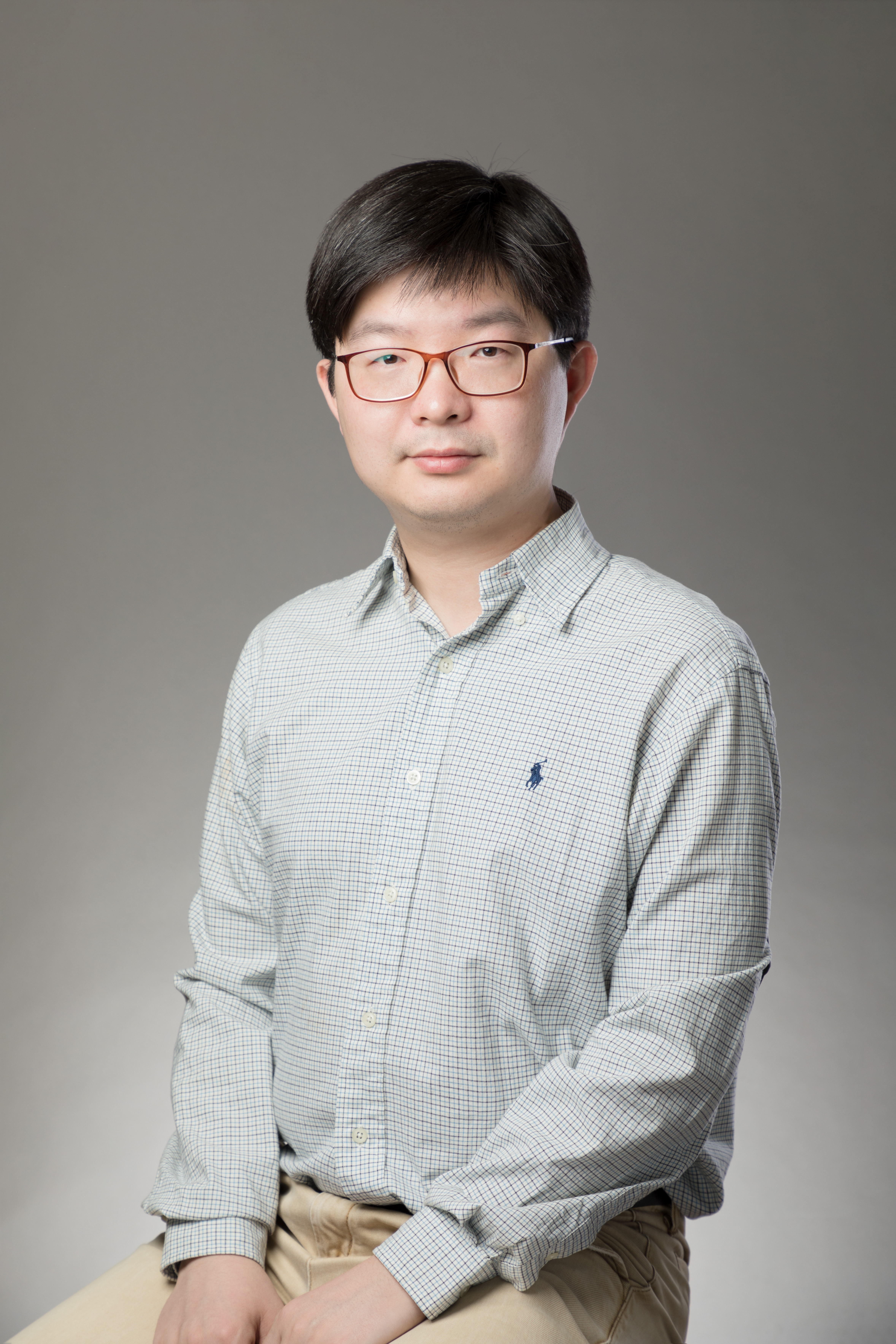 乐投网页版创新论坛第一千六百五十三讲：On the Painleve II hierarchy and  their applications