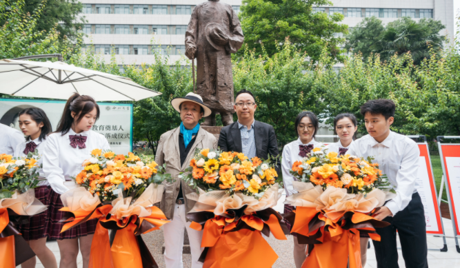西北高等教育奠基人、中国现代医学先驱徐诵明雕像在乐投网页版落成 西北高等教育奠基人、中国现代医学先驱徐诵明雕像在乐投网页版落成