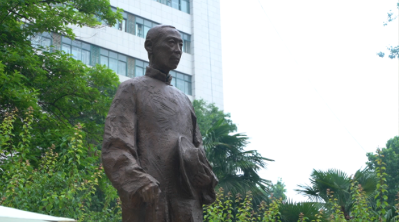 西北高等教育奠基人、中国现代医学先驱徐诵明雕像在乐投网页版落成 西北高等教育奠基人、中国现代医学先驱徐诵明雕像在乐投网页版落成
