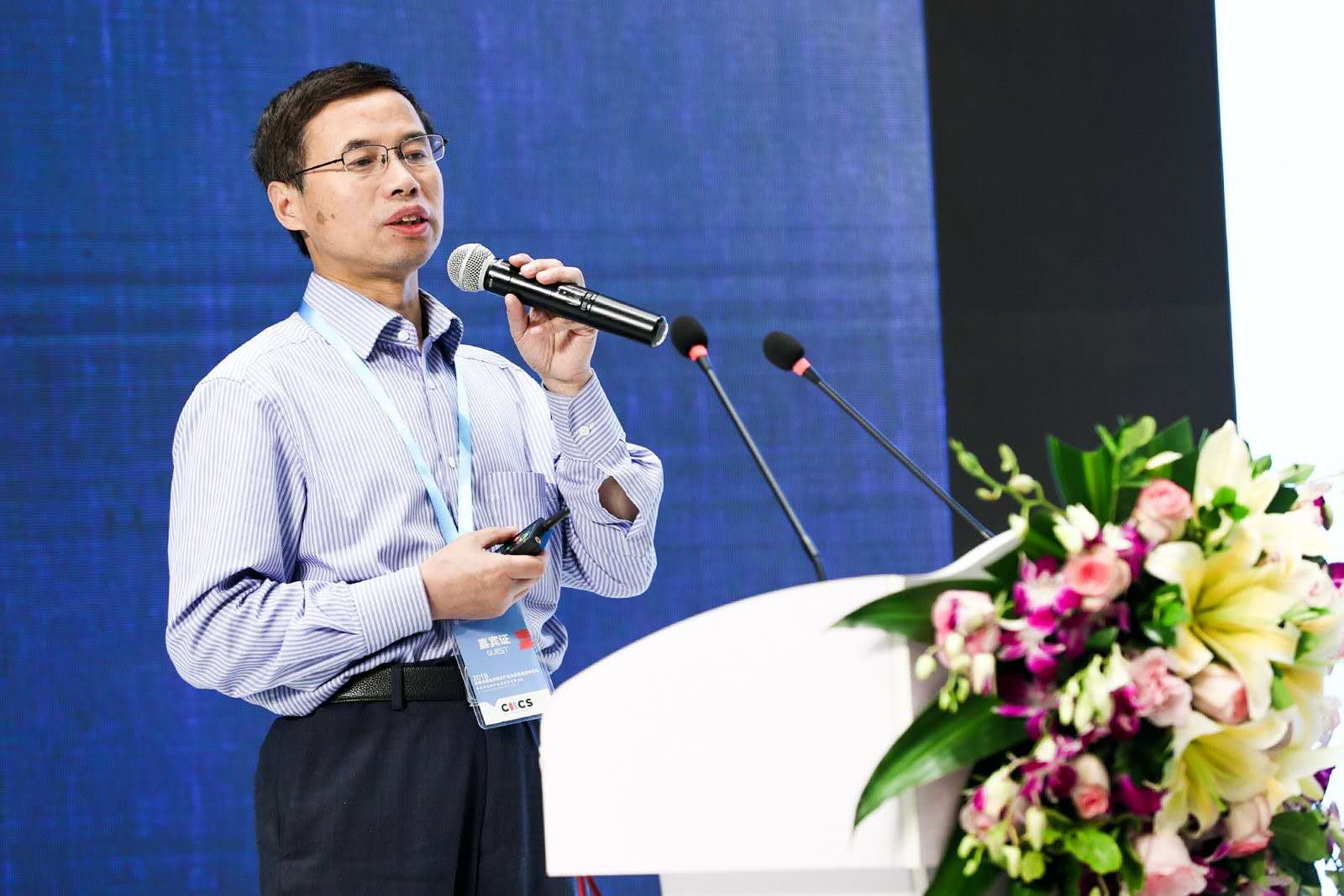 乐投网页版创新论坛第九百六十九讲：超分子可见光催化及环境、能源和肿瘤治疗探索